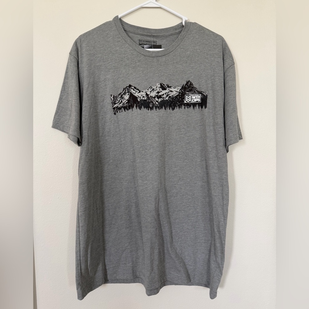 New NWT Mountain Ops Graphic Tee mens XL